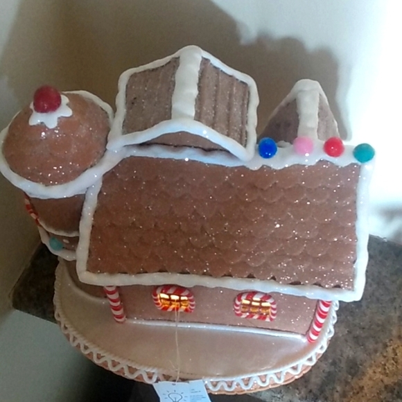 Large Lighted Gingerbread House Tower Castle - Picture 7 of 10